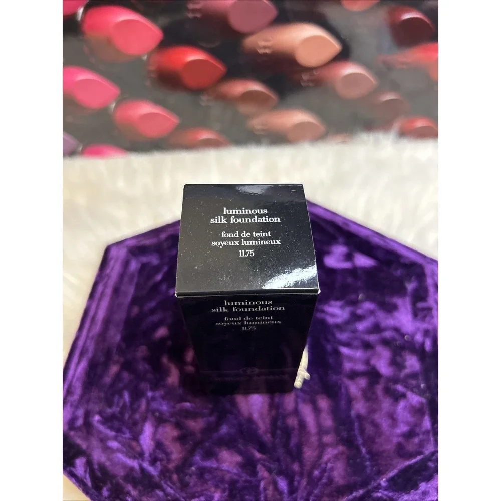 Giorgio Armani Luminous Silk Foundation  1oz/30ml New With Box —11.75‎ Shade